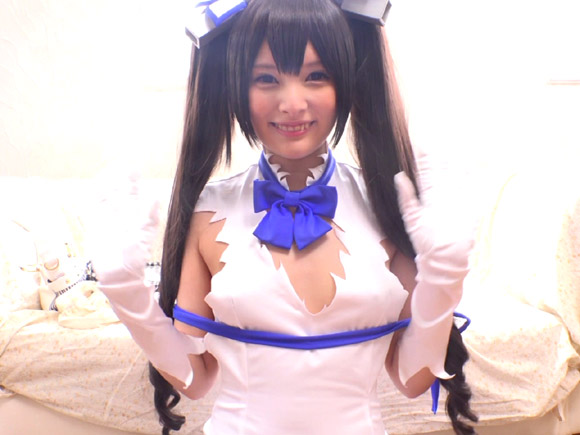 ヘスティア様コスで脱がされてパイズリもしちゃう坂口みほの