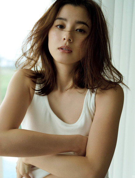 200821朝比奈彩２０２０年のグラビア画像005