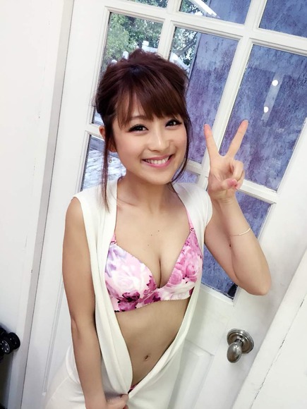 鈴木奈々の下着姿画像006