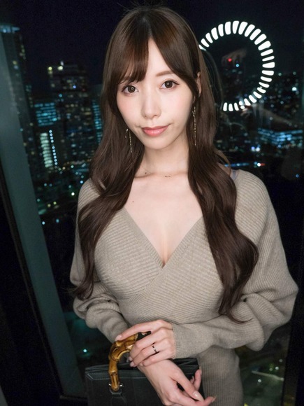 ３９歳美容サロン社長とホテルで不倫。全身手入れの行き届いた贅沢ボディ…パンストを破ってパイパンマ●コに中出し、過激なエロ下着で２回戦