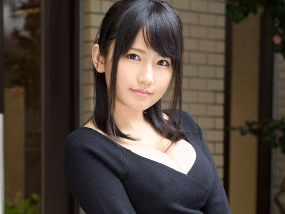 ガチ巨乳の素人さん。脱いだら肌は白いし胸はハリがあるし最強レベルのエロボディー