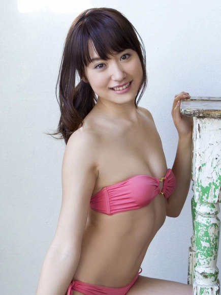 衛藤美彩の水着グラビア画像009