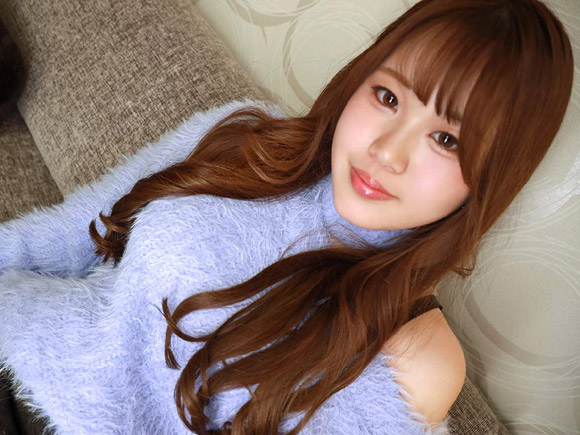 浮気性でエロいこと大好きな21歳美容部員がネットでAV応募→体験撮影。乳首だけで絶頂しちゃう敏感ボディ…デカ●ンとバイブを交互にハメられ何度もイキまくる