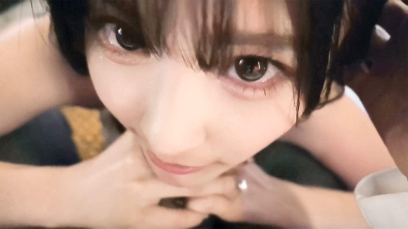 新宿でGカップの２１歳現役JDをナンパしてカラオケへ。トイレに行ったら乱入してきてパイズリ、フェラ…みんな寝てる横でこっそりSEX、ゴムないから中出し