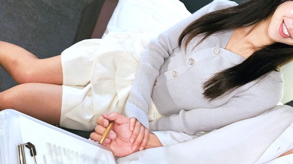 清楚に見えるのに実は超エロい…ドM美女が女性用風俗に降臨。ローションでぬるぬるになって爆潮大洪水