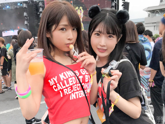 EDMフェスに来ていた可愛い２人組女子大生