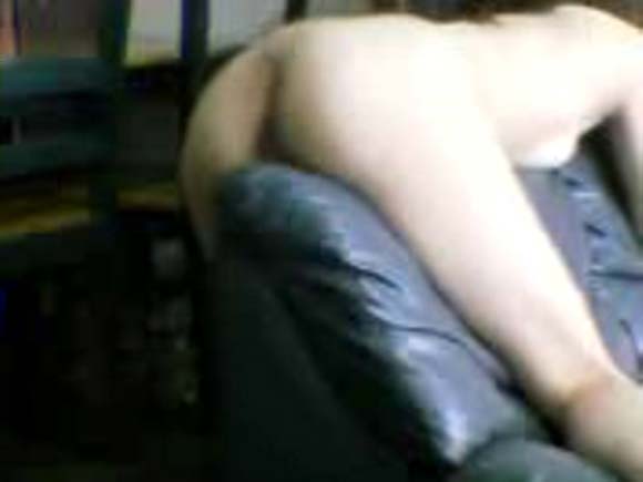 ソファでオナニーしてる動画