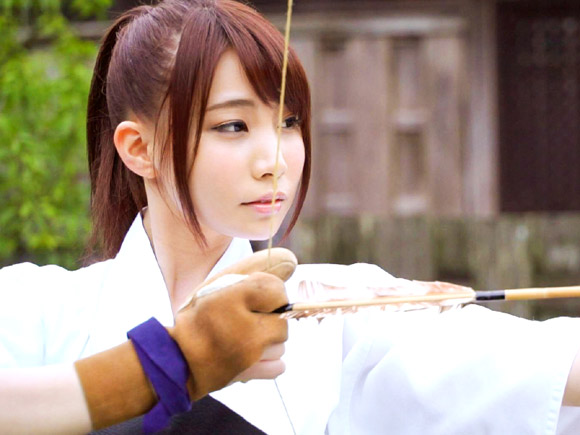凛とした弓道ガール。このあとめちゃくちゃおっぱいを揉まれます