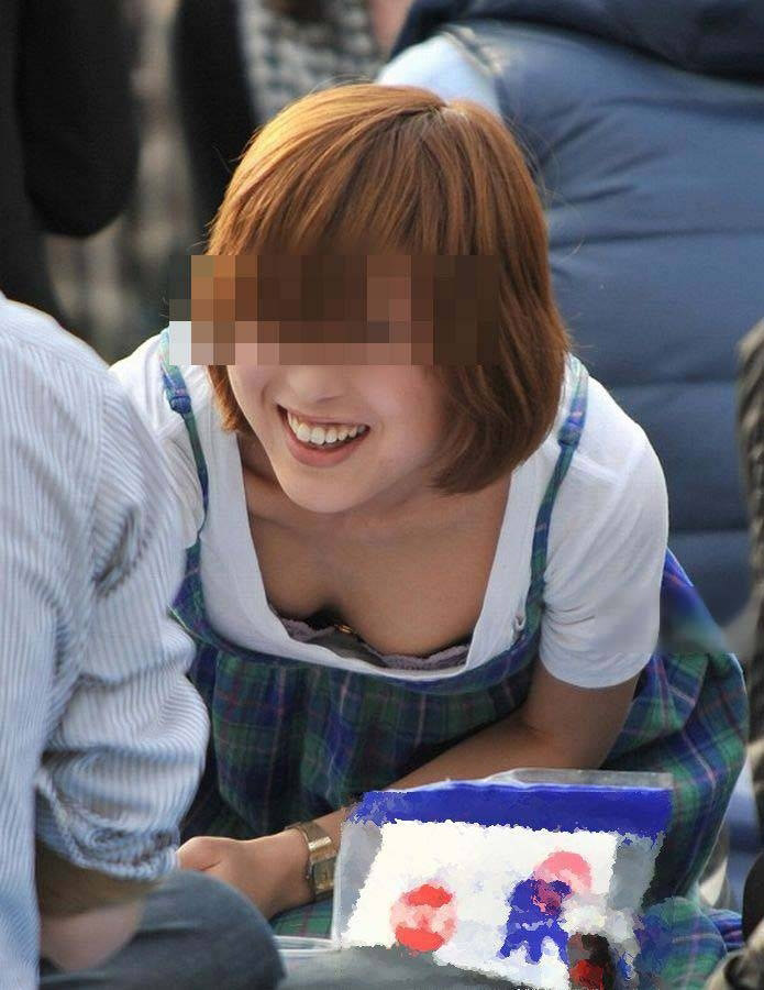 【街撮り】リアルで見たいレベル高めの胸チラ画像集