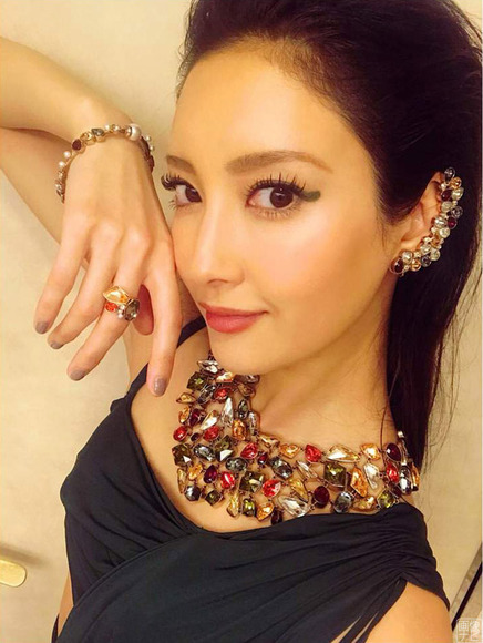 181012菜々緒のエロ画像007