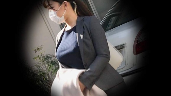 入社４年目のHカップOL。勤務中に車内へ呼び込み強引に乳を揉み…退勤後ホテルへ 8