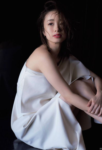 200512上戸彩のグラビア画像007