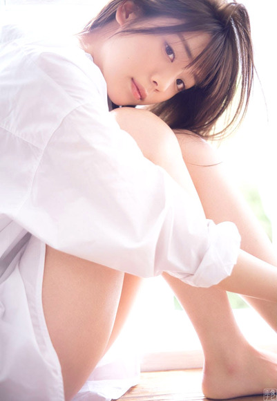 200724貴島明日香の少しエッチなグラビア画像010