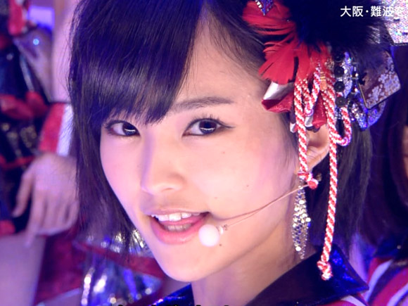 妖艶な雰囲気を漂わせる山本彩