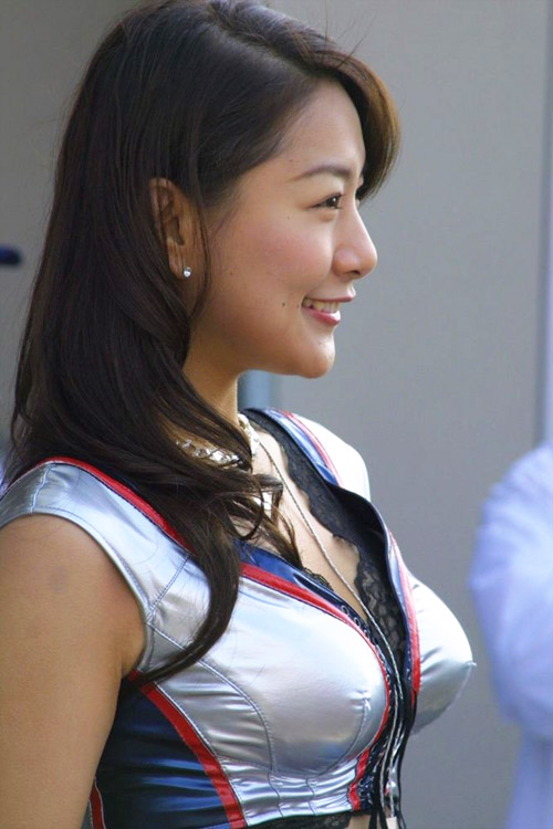 【キャンギャルエロ画像】お仕事中は視姦を免れないwキャンギャルの目立つ巨乳(*´Д`)