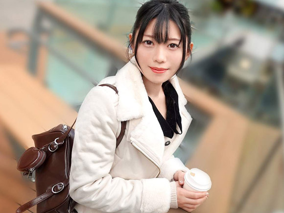 色白美肌の25歳スレンダーな変態OLがストレス発散にネットでAV応募→体験撮影。お望み通りパイパンマ●コに挿入されてアヘアヘ…