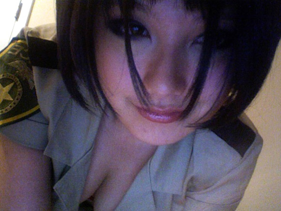 巨乳ハーフ美女の谷間