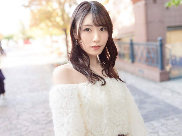 ２７歳薬剤師のスレンダー美女がネットでAV応募→体験撮影。初体験は２０歳…パイパンマ●コが手マンでビチョ濡れ、挿入されると敏感に反応して快楽に溺れる