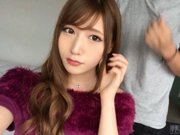 芸能人レベルに可愛い２２歳の美女