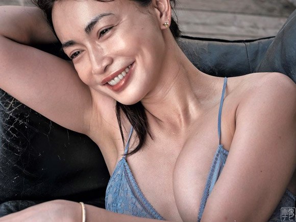 新写真集の発売を控える長谷川京子さんの巨乳