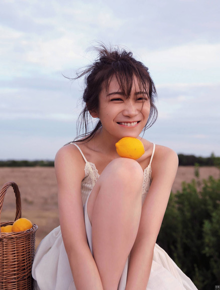 200905秋元真夏006