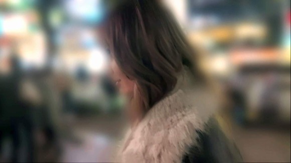 綺麗系タトゥーギャルな２３歳バー店員がネットでAV応募→体験撮影。脱ぐと意外に濃いマン毛…プロ男優の手マンで潮噴射