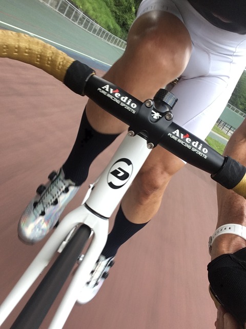 7E271B9B-5691-4652-B1F9-17F1E26994B5