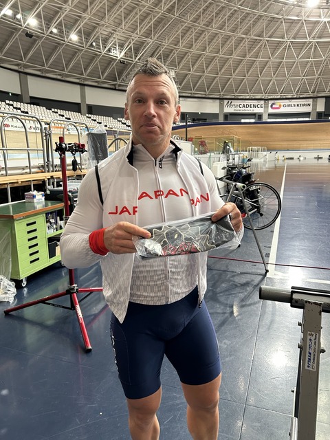 6EE4F12D-91CA-4330-8530-7E9605675529