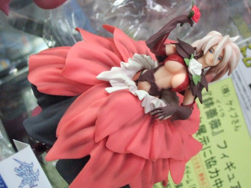 海洋堂にて ケイブ 鋳薔薇 オリジナルサウンドトラック付属 テレサ ローズフィギュア のサンプル展示 萌えよ アキバ人ブログ