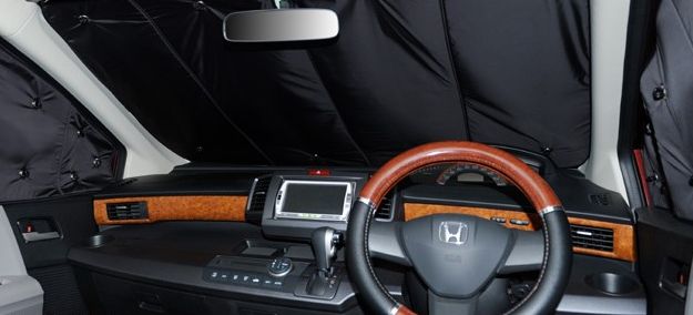 フリードで車中泊する時に便利なサンシェードとは ヒデの車を家族で楽しむためのカー用品情報