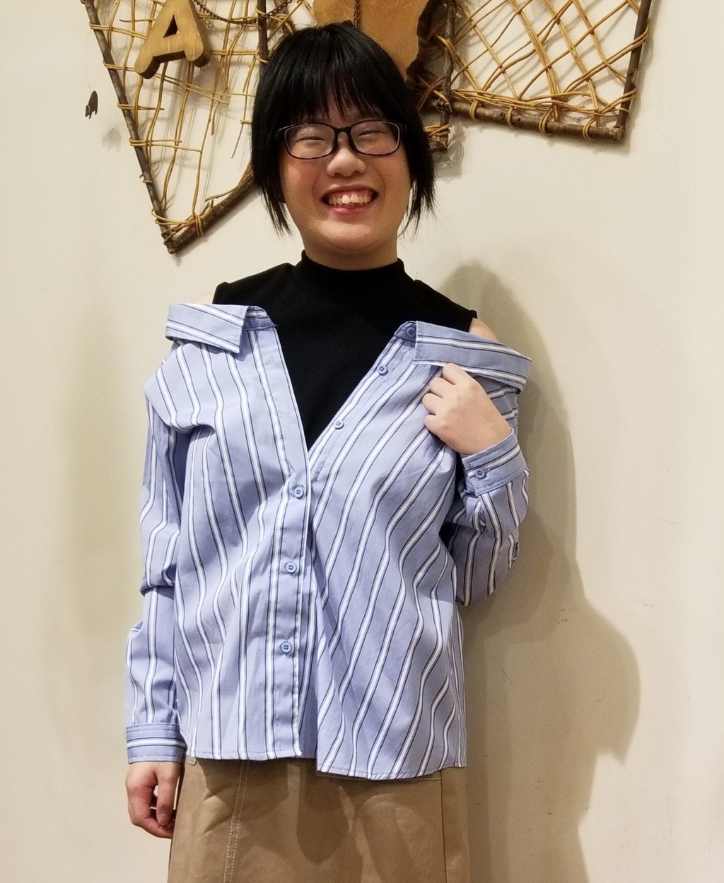 ドッキング肌見せ 肩あきシャツ Africataro 日吉津店