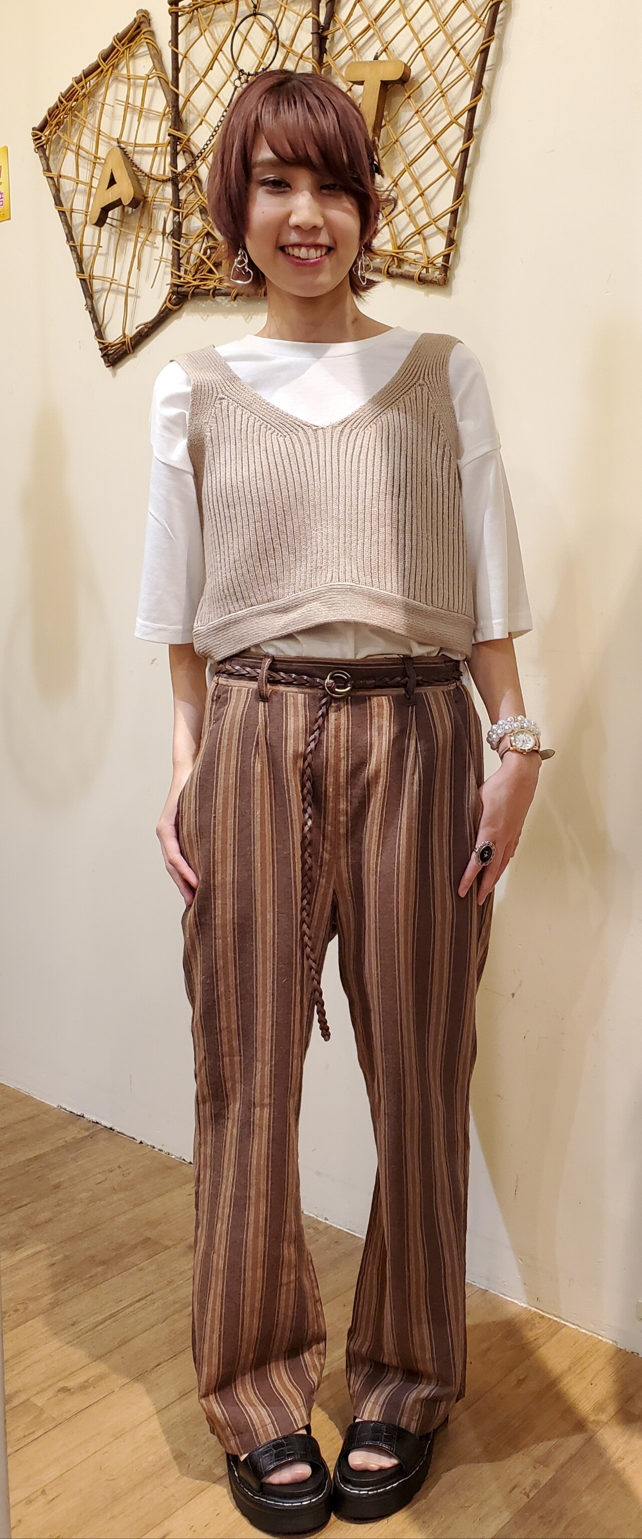 2枚セット Tシャツ 変形ニットベスト ベルト付ストライプパンツ Africataro 日吉津店 2枚セット Tシャツ 変形ニットベスト ベルト付ストライプパンツ Africataro 日吉津店