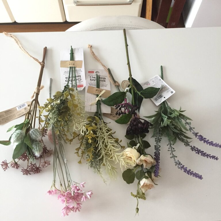 100均造花でナチュラルクレセントスワッグ Life In One Day 花と猫 時々diy 100均造花でナチュラルクレセントスワッグ Life In One Day 花と猫 時々diy