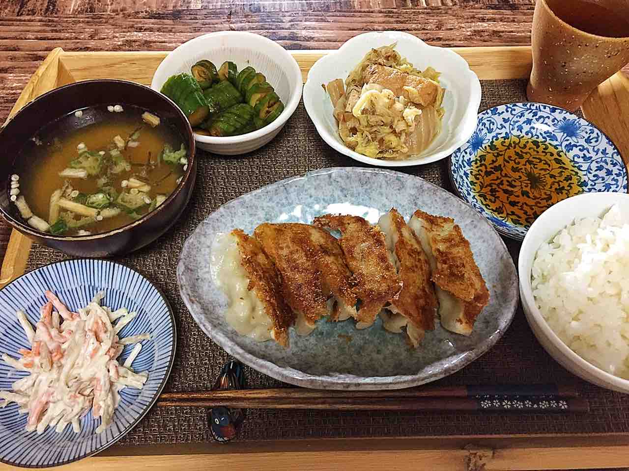今日のひとりお家ご飯 餃子定食 Life In One Day 花と猫 時々ｄｉｙ