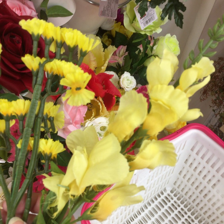 ダイソー セリア造花一覧とアレンジまとめ 100均造花アレンジをチープに見せないコツ Life In One Day 花と猫 時々ｄｉｙ