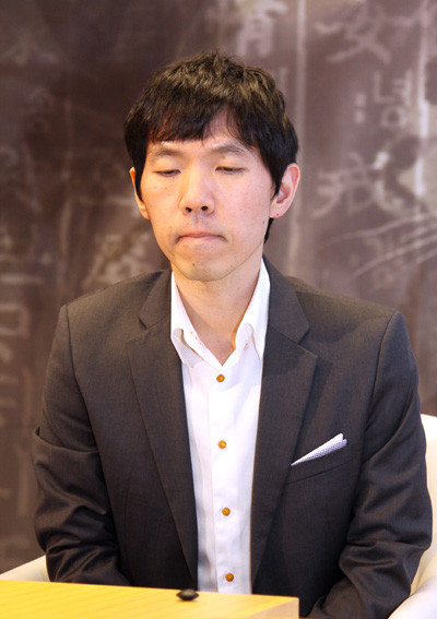 韓国電子ランド杯 16電子ランド杯韓国囲碁伝説第3局 劉昌赫が李昌鎬を中押し勝ちで破って初戦飾る Nitro15