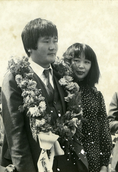 Cho Chikun and his wife Kyoko, after their wedding, 1977 (Image credit: http://nitro15.ldblog.jp/)