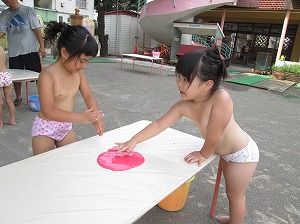 女児 ボディーペインティング ボディーペインティング！ : 上尾きたはら幼稚園