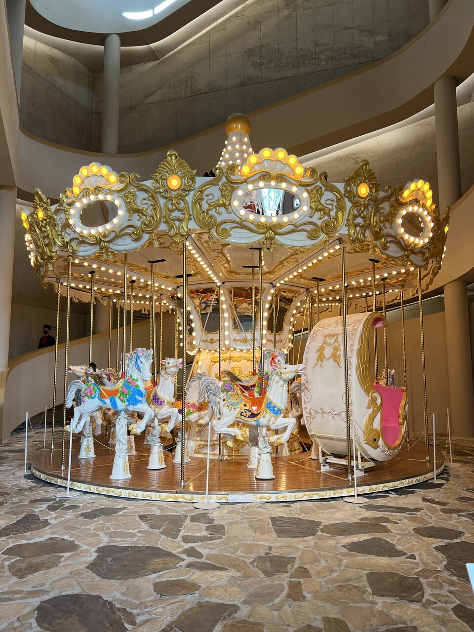 韓国浦項旅行(12) BTSたちと舞台を盛り上げた回転木馬があるカフェ