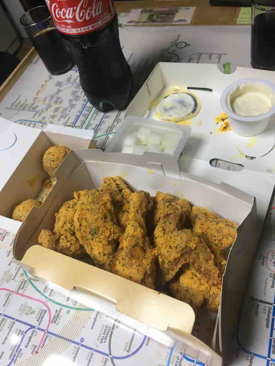 Bhc 뿌링클 プリンクルチキン チーズボール ソウルのゲストハウス アジトゲストハウス Bhc 뿌링클 プリンクルチキン チーズボール ソウルのゲストハウス アジトゲストハウス