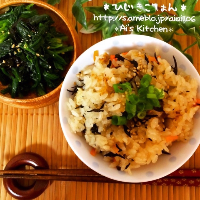 切っていれて炊くだけだから簡単♡ひじきごはん♡