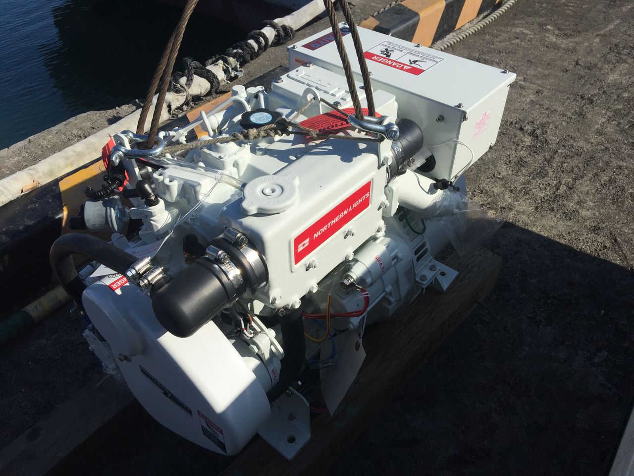 ノーザンライツ 発電機取付け : 饗庭ボートサービスの…