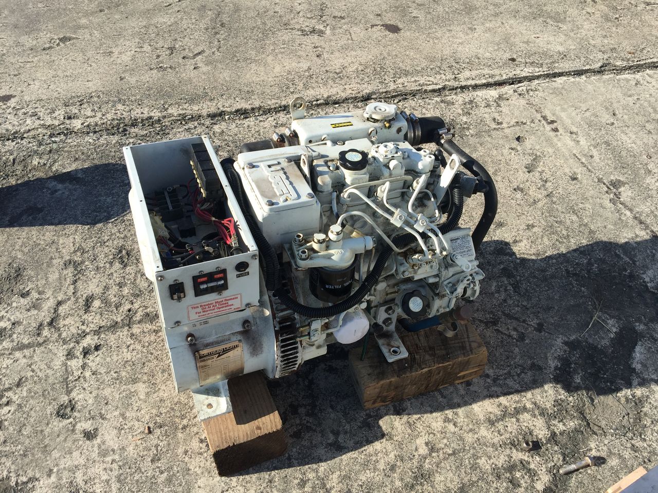 ノーザンライツ 発電機取付け : 饗庭ボートサービスの…