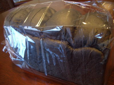 カンテボーレ春日井サティの炭黒食パン