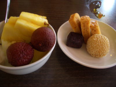 ライチや中華ゴマだんごなどデザート