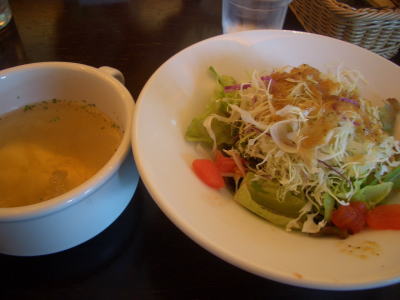 ハンバーグランチのサラダ