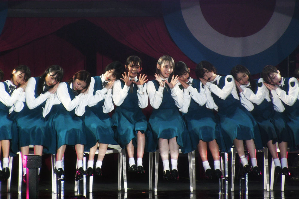 欅坂46 雨と210トンの水演出で国民全員が濡れた 欅坂46 欅共和国19 はアンコールなしのセトリで曲を熱演 あいどるニュース 欅坂46 雨と210トンの水演出で国民全員が濡れた 欅坂46 欅共和国19 はアンコールなしのセトリで曲を熱演 あいどるニュース
