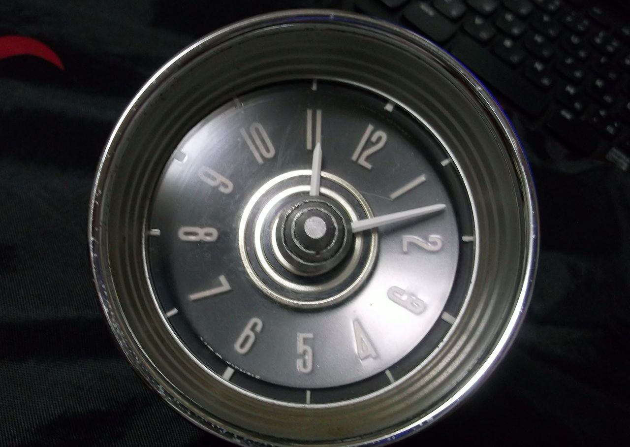 Vdo社製の時計修理 Aigre Doux フランス語で甘酸っぱい味のこと