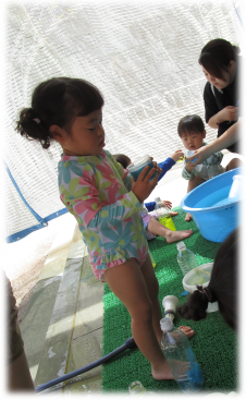 西明石愛児園2歳水遊び1