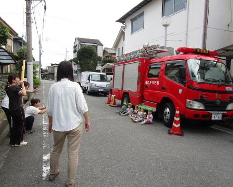 明石　保育園　消防車
